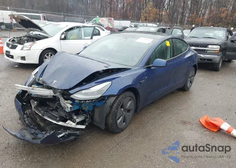 2021 Tesla Model 3 Long Range Dual Motor All-Wheel Drive z USA, uszkodzony, nr VIN 5YJ3E1EB5MF028236